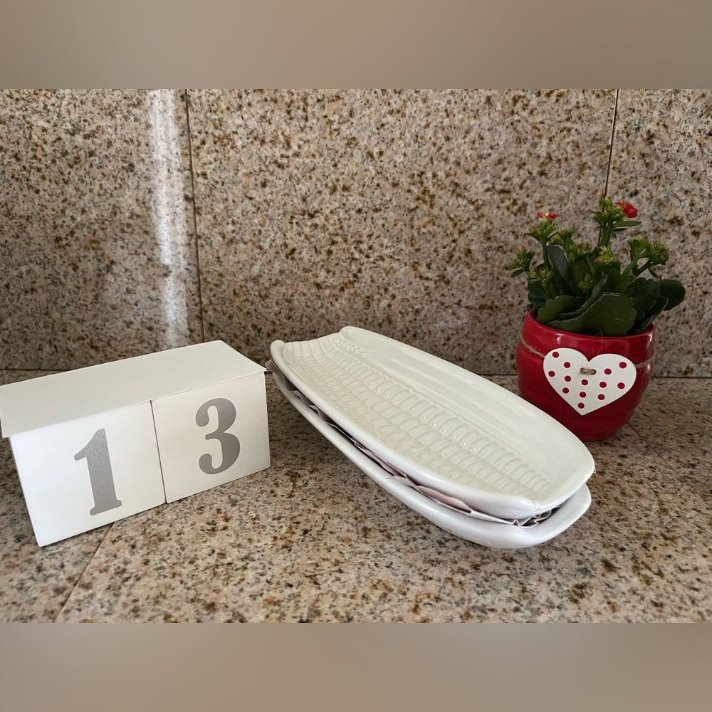 CORN PLATES SET OF 2